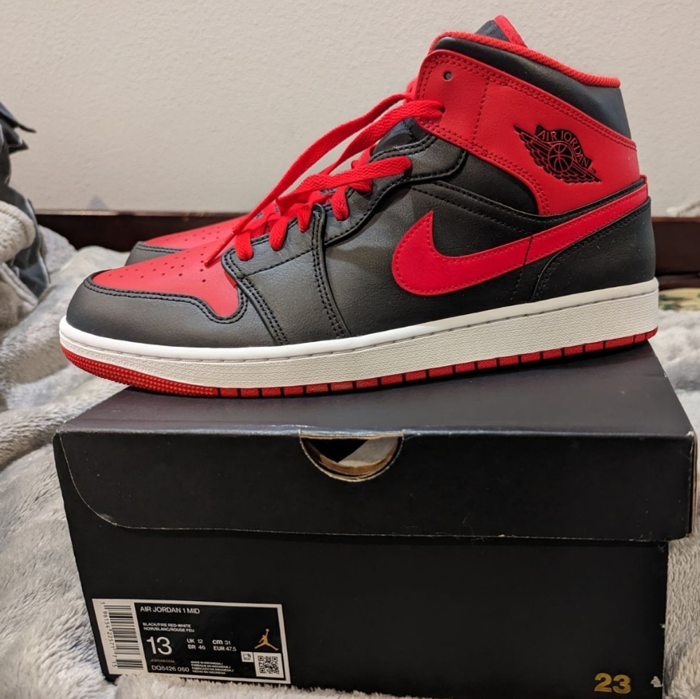 Jordan 1 Mid